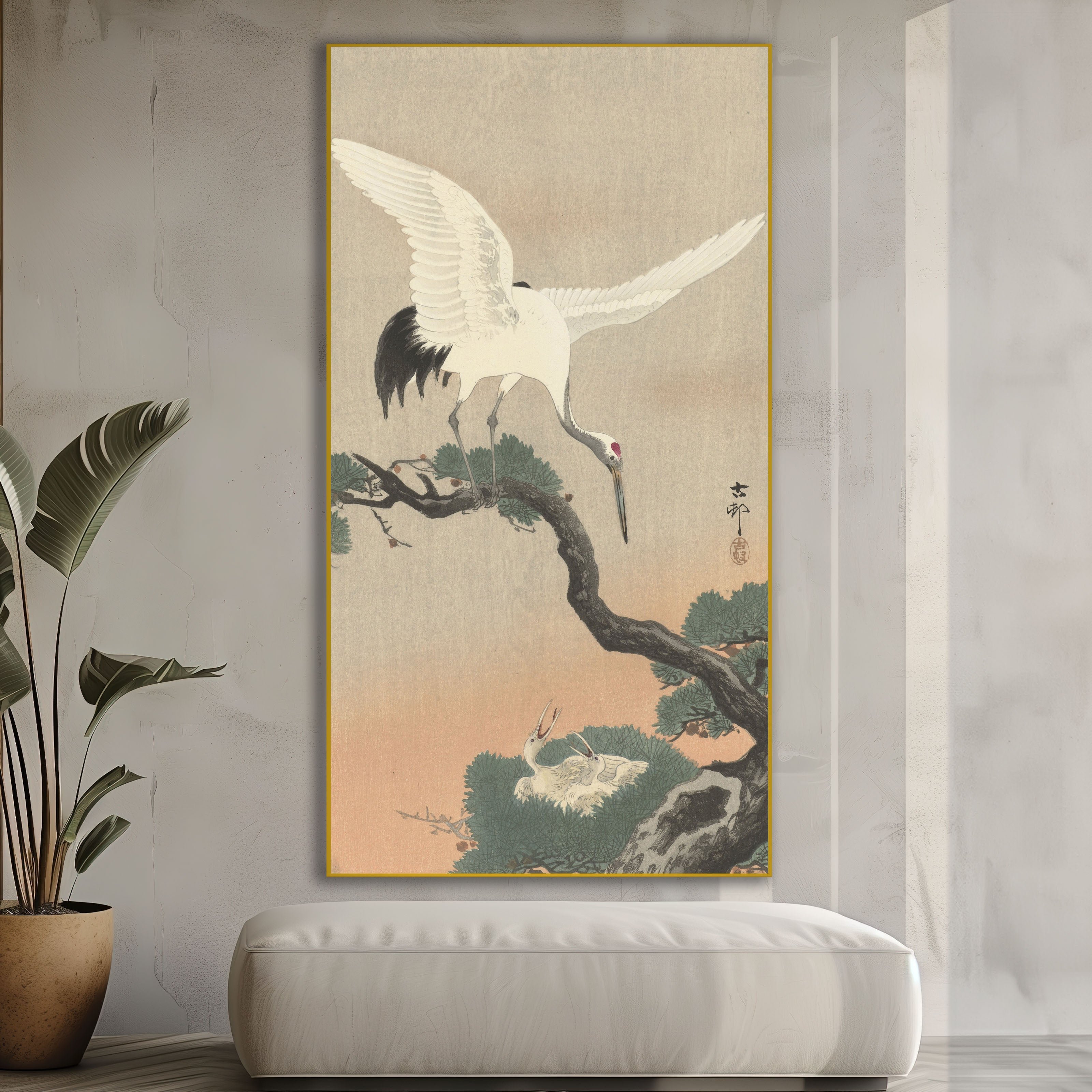 Japanse kraanvogel op pijnboomtak